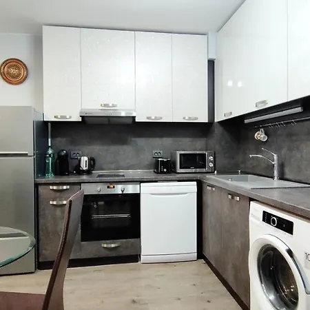 Superbe appartement Piscine commune, parking intérieur et Wifi compris Varna