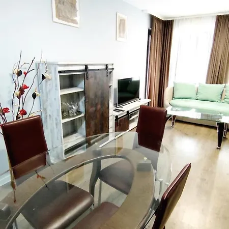 Superbe appartement Piscine commune, parking intérieur et Wifi compris * Varna